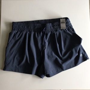 Women’s grey GapFit Pleated Short small